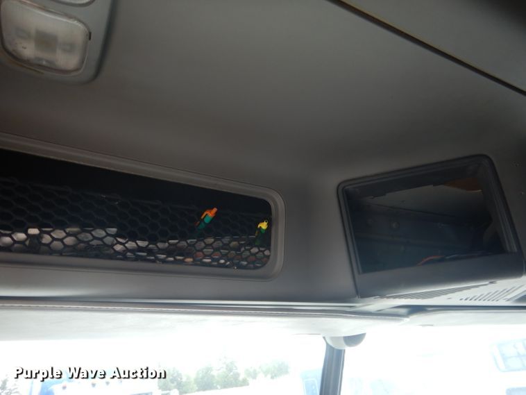 image for item DG4504 2007 Freightliner Columbia  semi truck