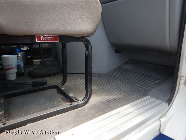 image for item DG4504 2007 Freightliner Columbia  semi truck