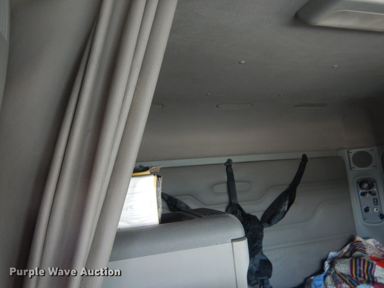 image for item DG4504 2007 Freightliner Columbia  semi truck