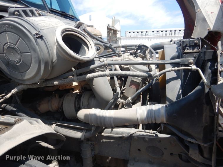 image for item DG4504 2007 Freightliner Columbia  semi truck