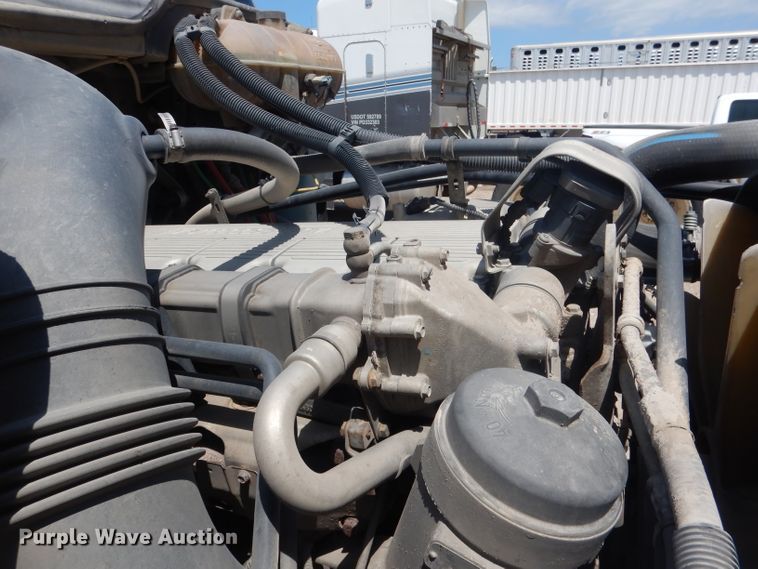 image for item DG4504 2007 Freightliner Columbia  semi truck