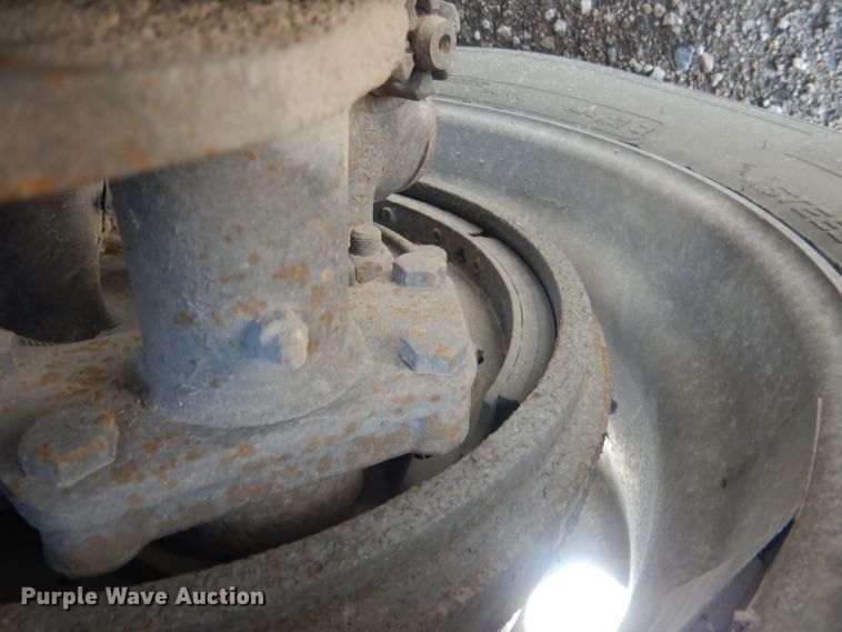 image for item DG4504 2007 Freightliner Columbia  semi truck