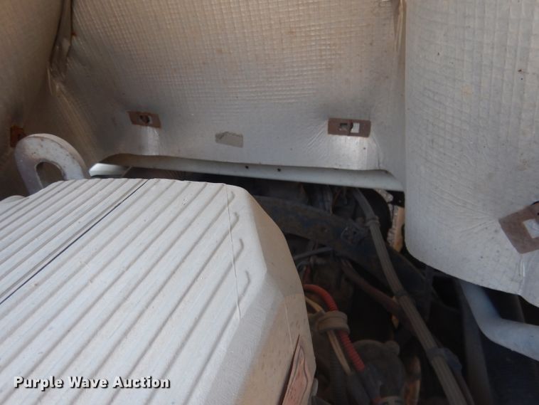 image for item DG4504 2007 Freightliner Columbia  semi truck