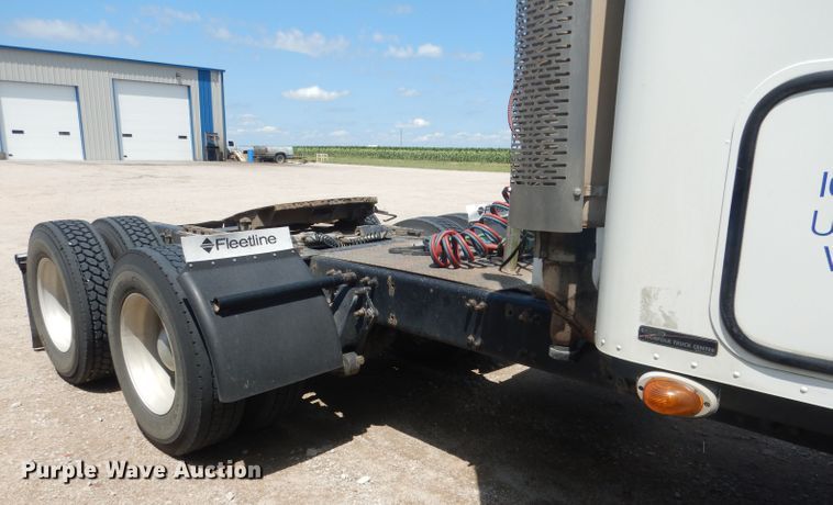 image for item DG4504 2007 Freightliner Columbia  semi truck