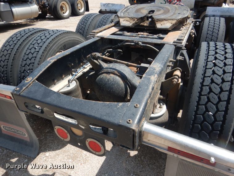 image for item DG4504 2007 Freightliner Columbia  semi truck