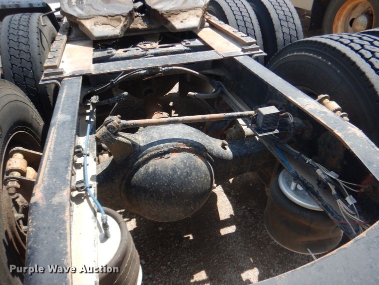 image for item DG4504 2007 Freightliner Columbia  semi truck