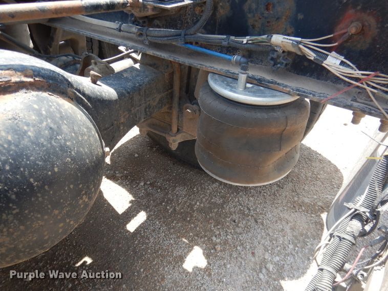 image for item DG4504 2007 Freightliner Columbia  semi truck