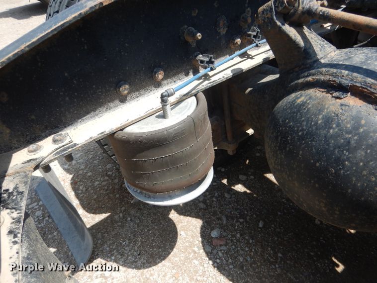 image for item DG4504 2007 Freightliner Columbia  semi truck