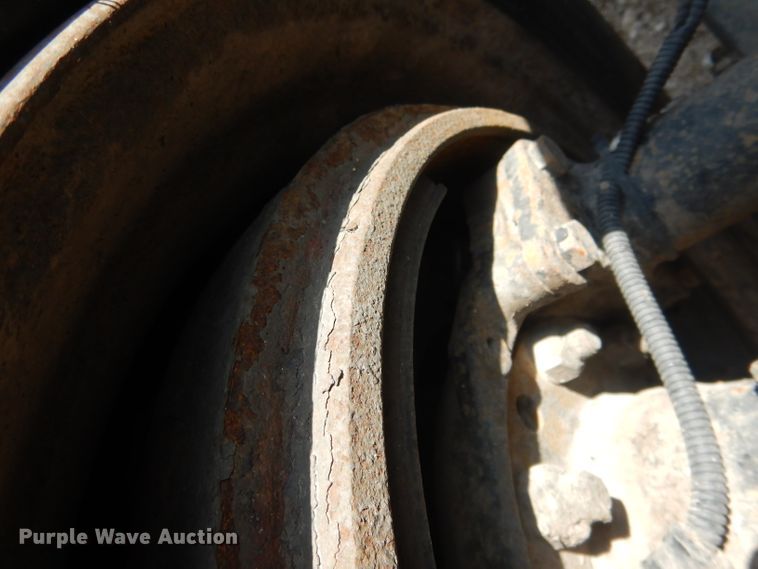 image for item DG4504 2007 Freightliner Columbia  semi truck