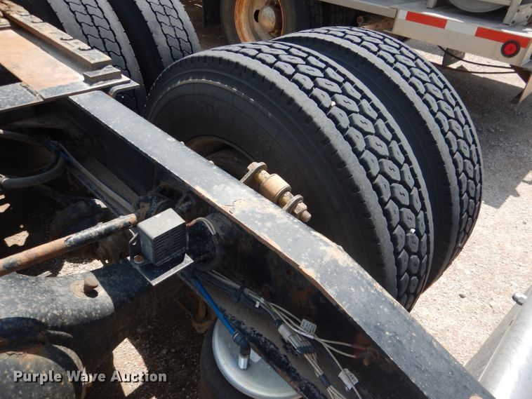 image for item DG4504 2007 Freightliner Columbia  semi truck