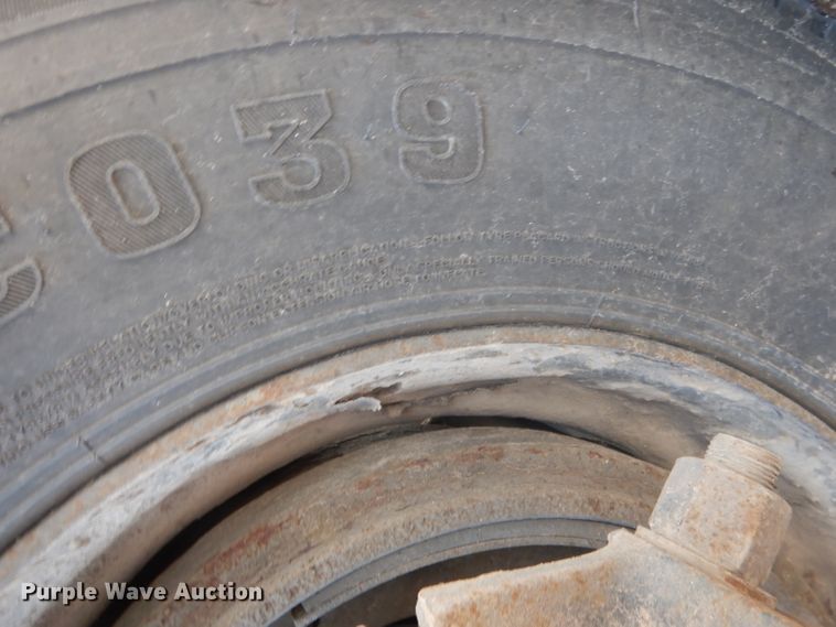 image for item DG4504 2007 Freightliner Columbia  semi truck