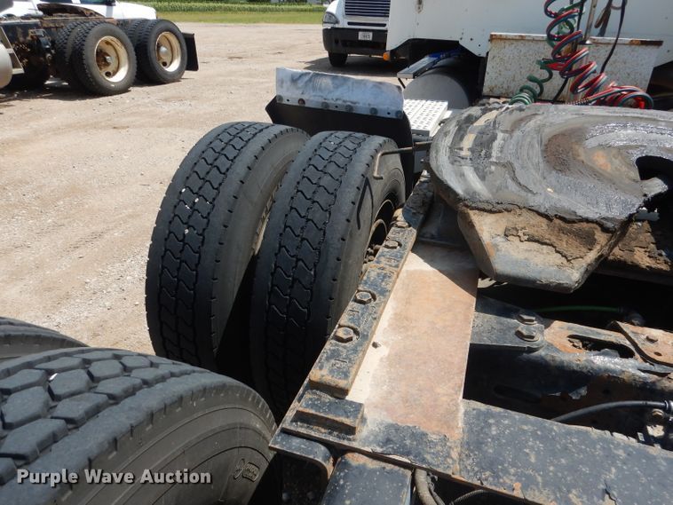 image for item DG4504 2007 Freightliner Columbia  semi truck