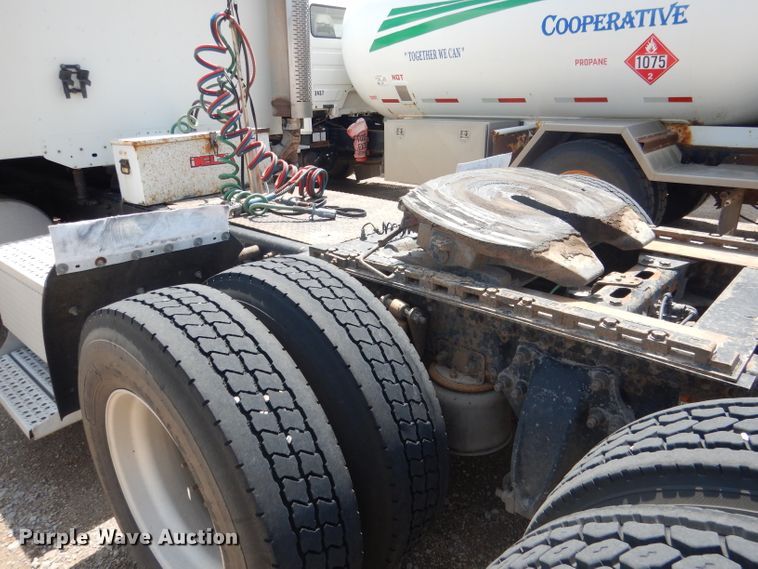 image for item DG4504 2007 Freightliner Columbia  semi truck