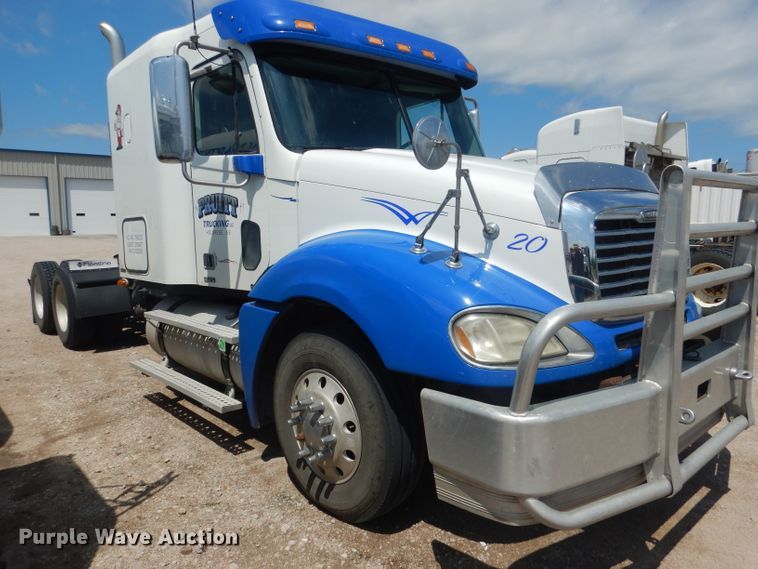 image for item DG4504 2007 Freightliner Columbia  semi truck