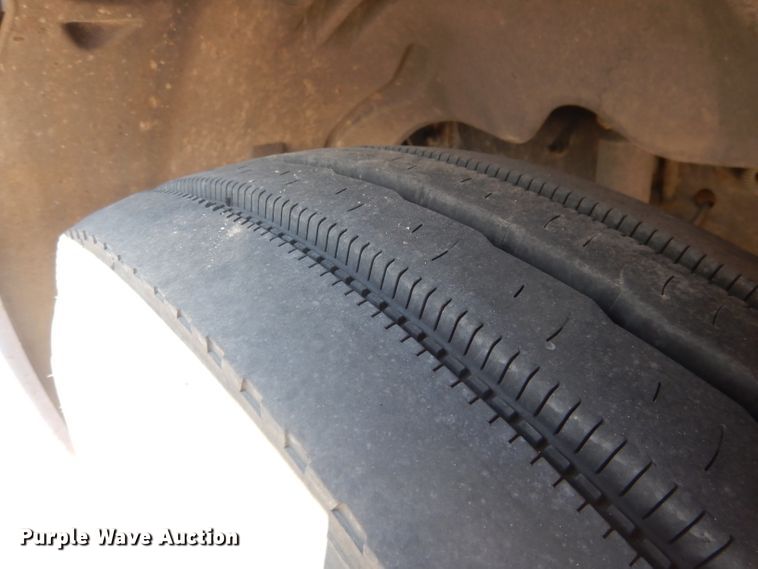 image for item DG4504 2007 Freightliner Columbia  semi truck