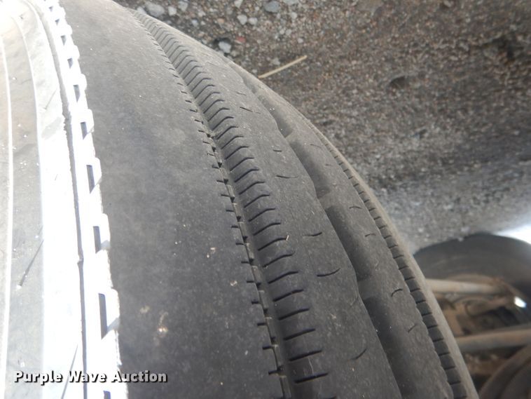 image for item DG4504 2007 Freightliner Columbia  semi truck