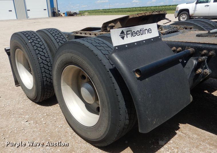 image for item DG4504 2007 Freightliner Columbia  semi truck