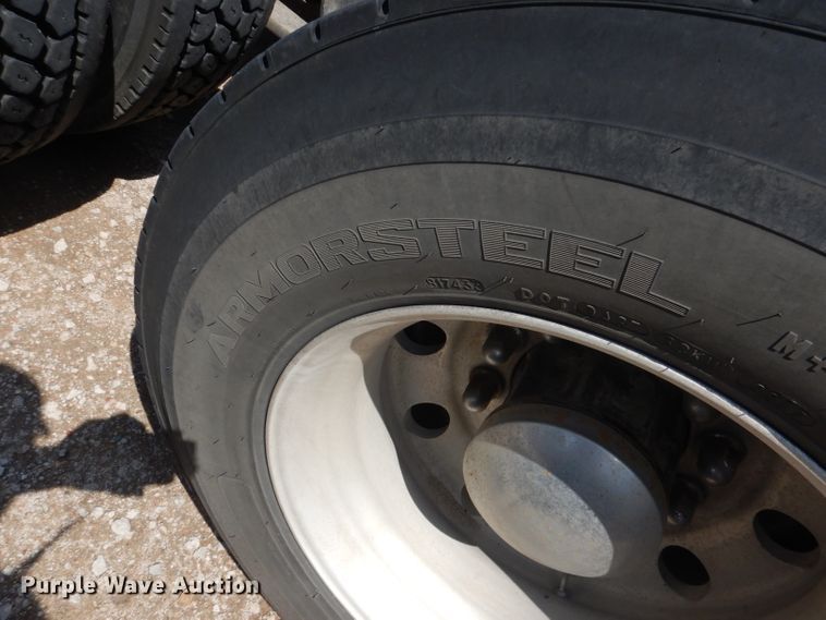 image for item DG4504 2007 Freightliner Columbia  semi truck