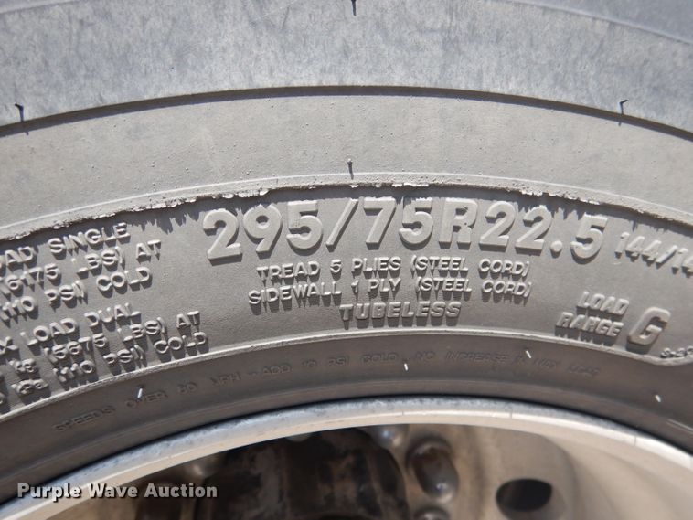 image for item DG4504 2007 Freightliner Columbia  semi truck