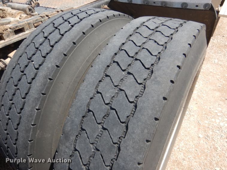 image for item DG4504 2007 Freightliner Columbia  semi truck