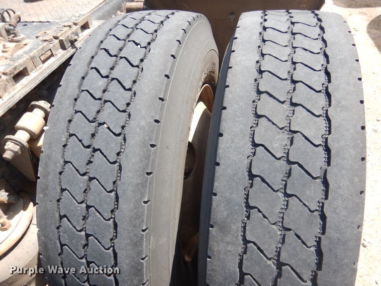 image for item DG4504 2007 Freightliner Columbia  semi truck