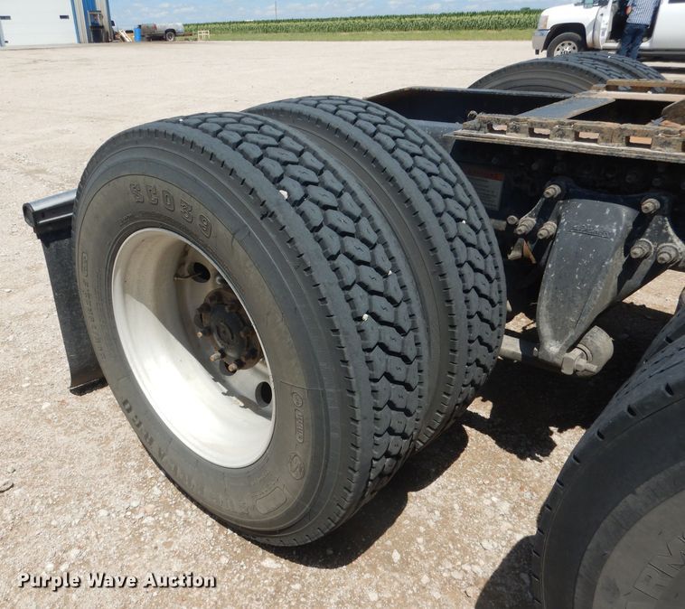 image for item DG4504 2007 Freightliner Columbia  semi truck