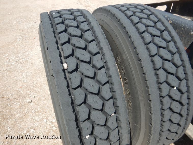 image for item DG4504 2007 Freightliner Columbia  semi truck