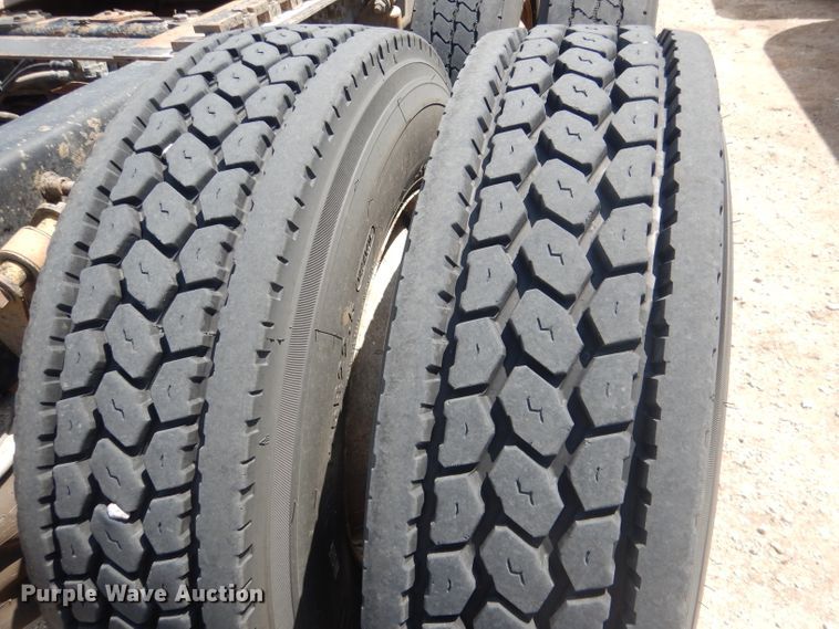 image for item DG4504 2007 Freightliner Columbia  semi truck