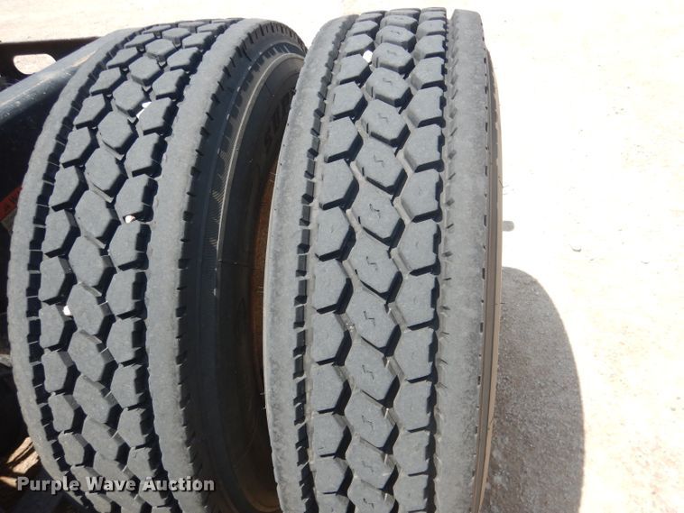 image for item DG4504 2007 Freightliner Columbia  semi truck