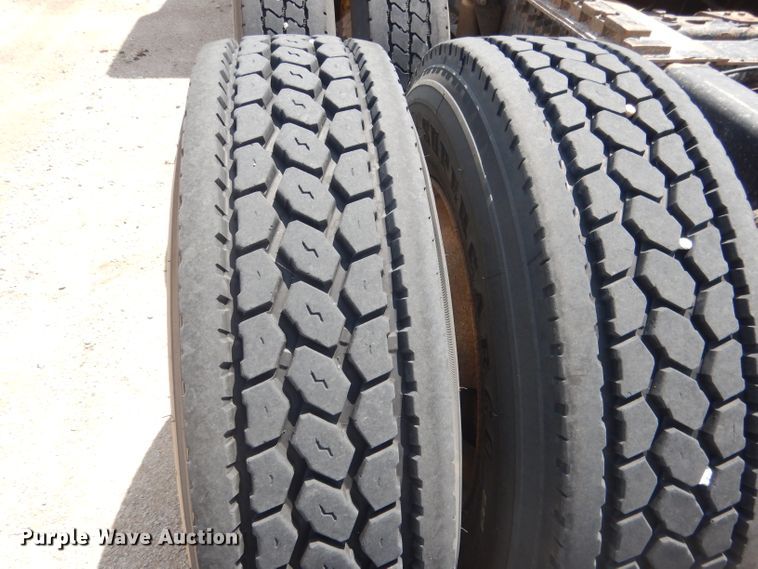 image for item DG4504 2007 Freightliner Columbia  semi truck