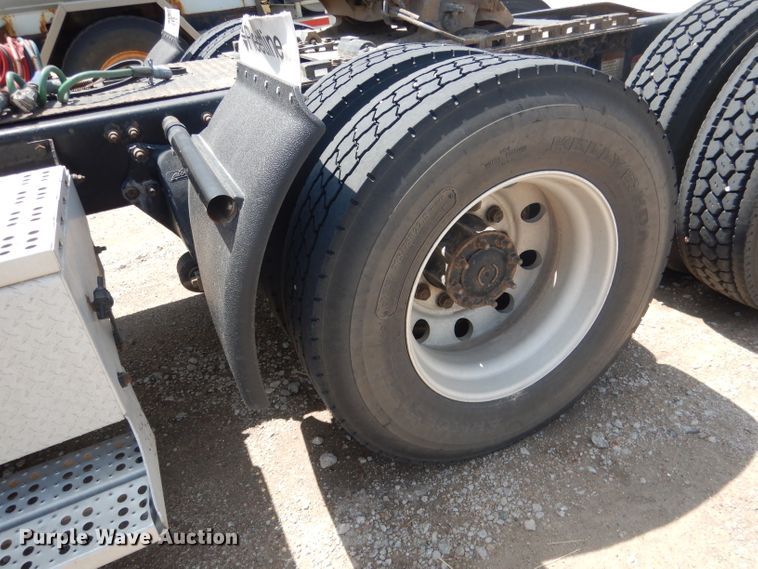 image for item DG4504 2007 Freightliner Columbia  semi truck