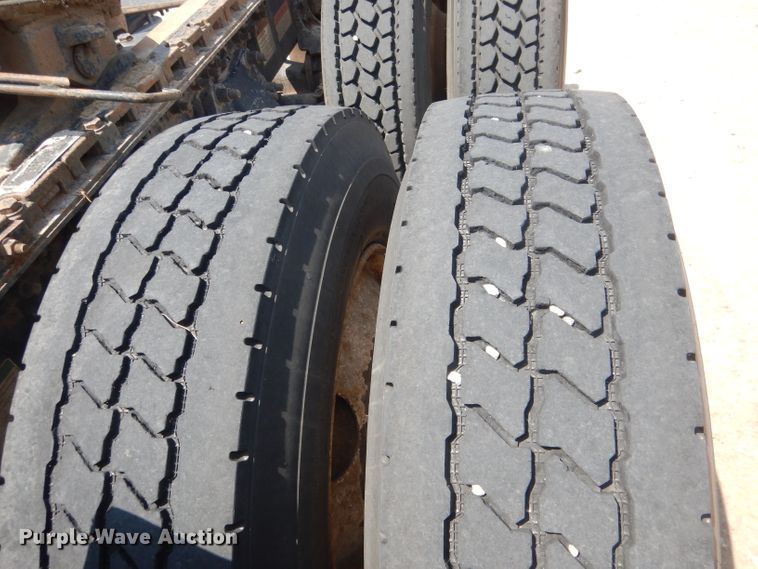 image for item DG4504 2007 Freightliner Columbia  semi truck