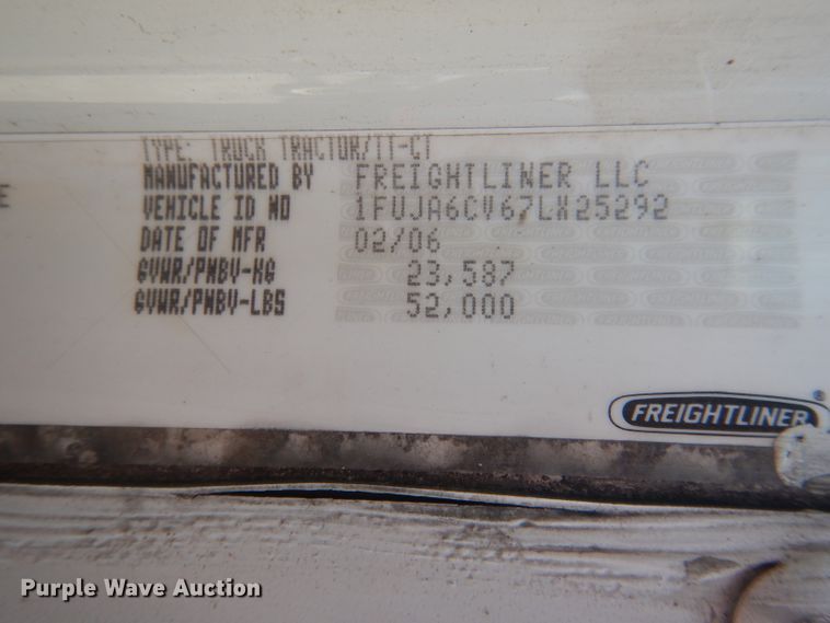 image for item DG4504 2007 Freightliner Columbia  semi truck