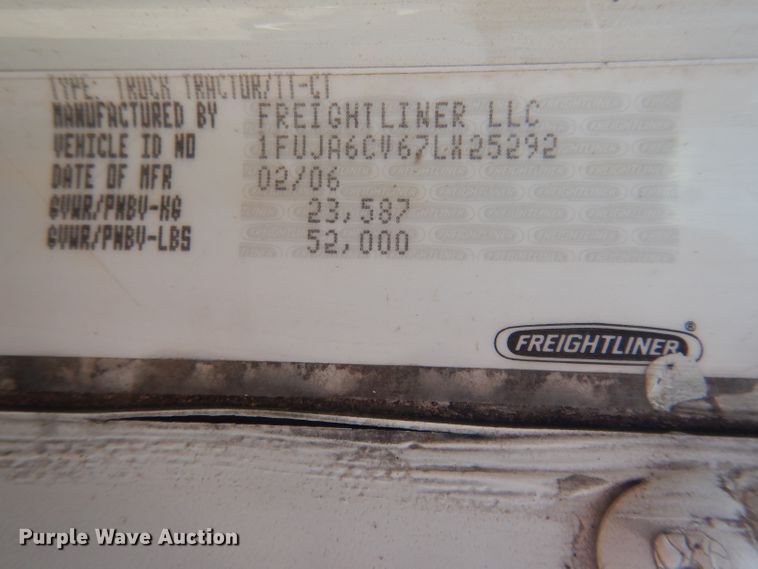 image for item DG4504 2007 Freightliner Columbia  semi truck
