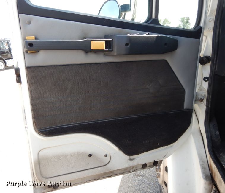 image for item DG7986 1999 Freightliner FL60  flatbed truck