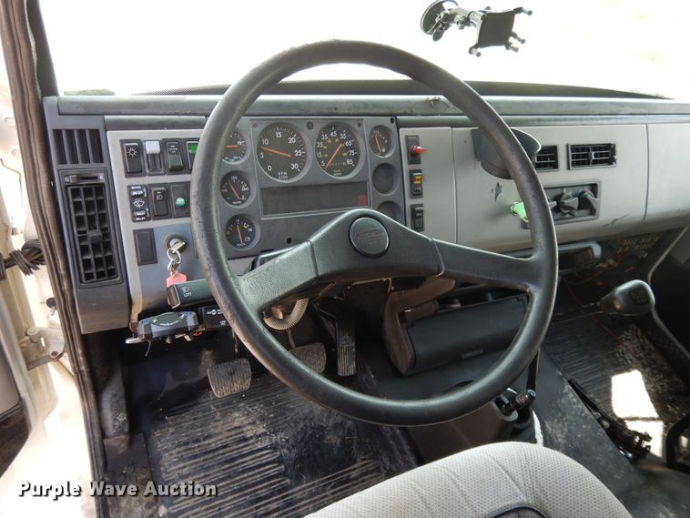 image for item DG7986 1999 Freightliner FL60  flatbed truck