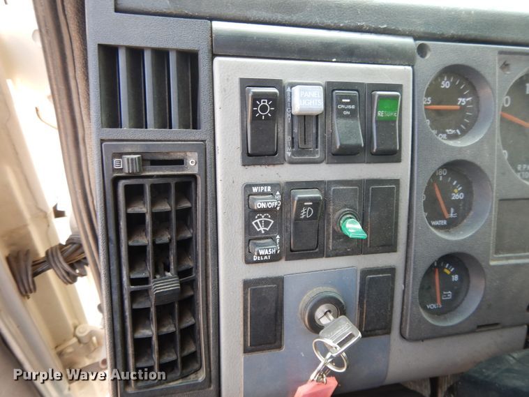 image for item DG7986 1999 Freightliner FL60  flatbed truck