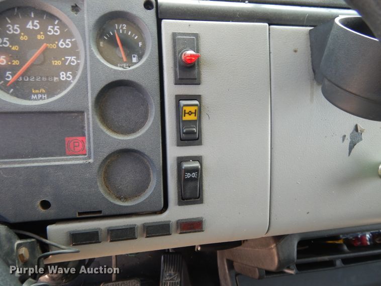 image for item DG7986 1999 Freightliner FL60  flatbed truck