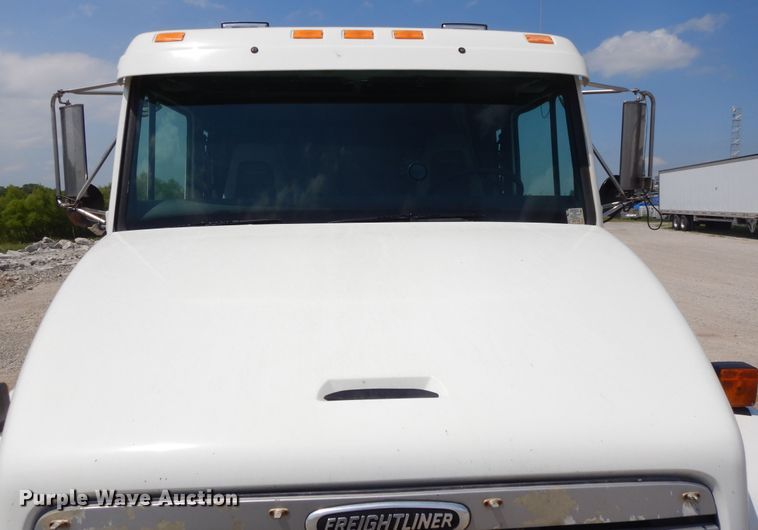 image for item DG7986 1999 Freightliner FL60  flatbed truck