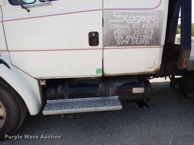 image for item DG7986 1999 Freightliner FL60  flatbed truck