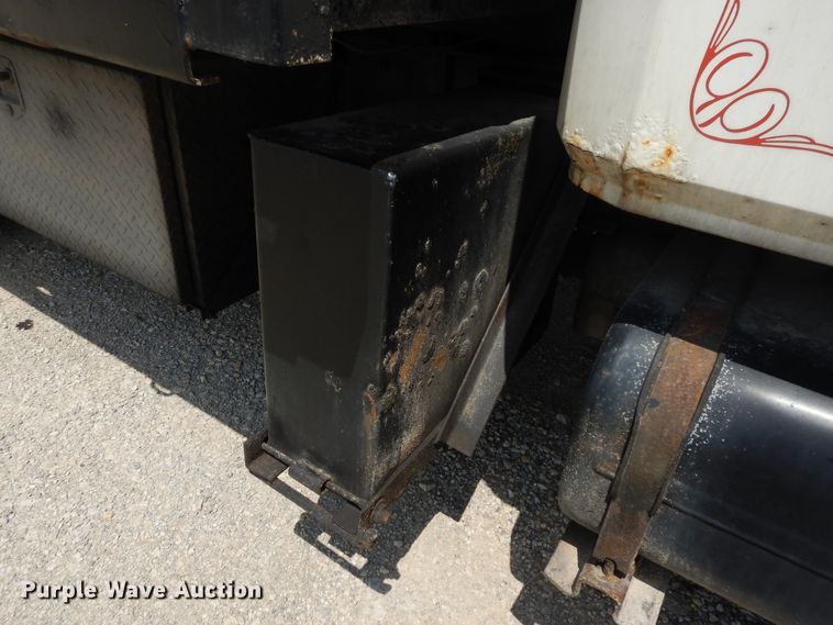 image for item DG7986 1999 Freightliner FL60  flatbed truck