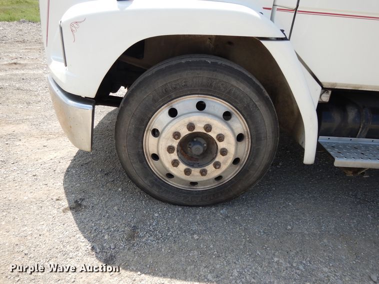 image for item DG7986 1999 Freightliner FL60  flatbed truck