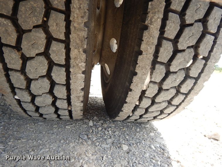 image for item DG7986 1999 Freightliner FL60  flatbed truck