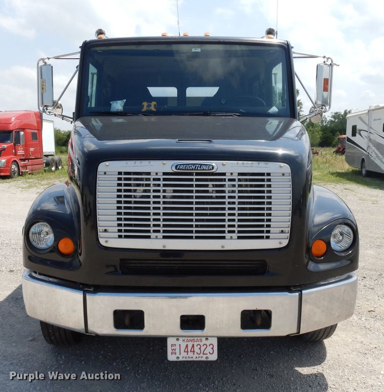image for item DG7987 2001 Freightliner FL112  flatbed truck