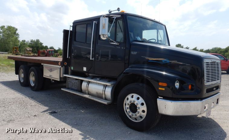 image for item DG7987 2001 Freightliner FL112  flatbed truck