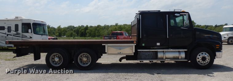 image for item DG7987 2001 Freightliner FL112  flatbed truck