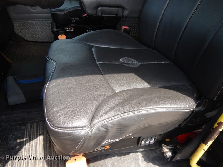 image for item DG7987 2001 Freightliner FL112  flatbed truck