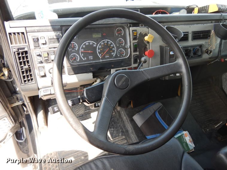 image for item DG7987 2001 Freightliner FL112  flatbed truck