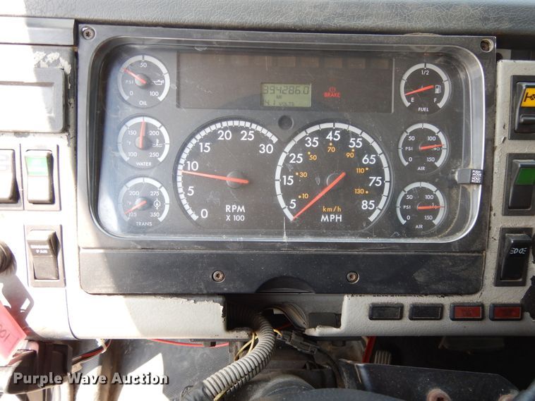 image for item DG7987 2001 Freightliner FL112  flatbed truck