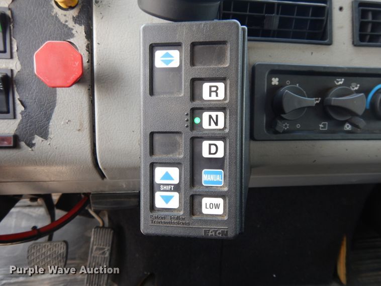 image for item DG7987 2001 Freightliner FL112  flatbed truck